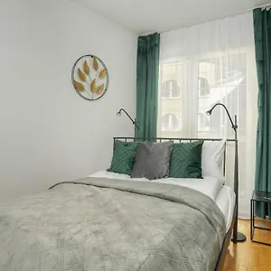 Beautiful & Spacious Strzalowa Near Centre By Renters Apartament